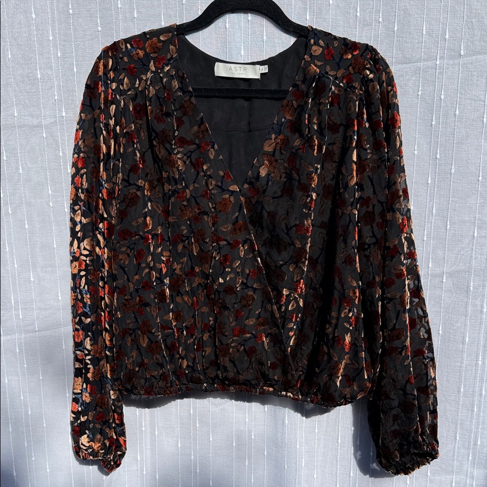 ASTR Women's Velvet Floral Blouse